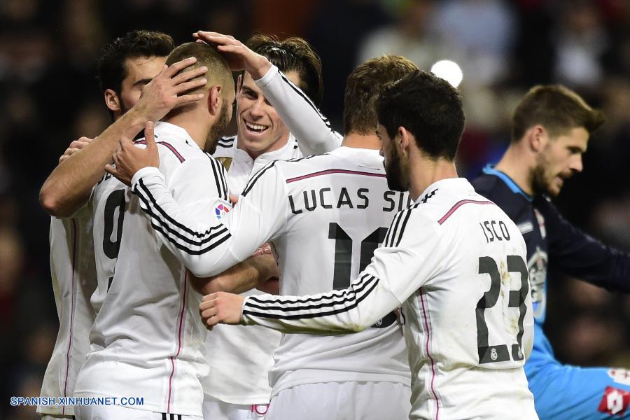 El Real Madrid derrotó hoy 2-0 a un buen Deportivo de la Coruña en el Santiago Bernabeu, con goles de Francisco Román Alarcón 'Isco' y Karim Benzema.