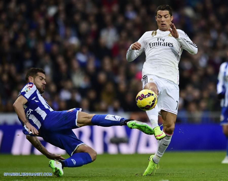 El Real Madrid derrotó hoy 2-0 a un buen Deportivo de la Coruña en el Santiago Bernabeu, con goles de Francisco Román Alarcón 'Isco' y Karim Benzema.