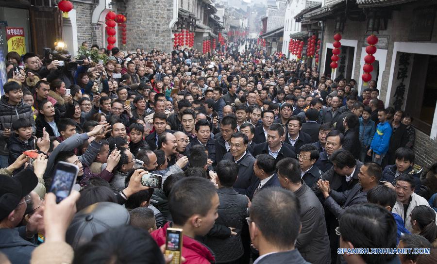 El Primer ministro de China, Li Keqiang, exhortó a las provincias centrales y occidentales del país a aumentar los esfuerzos en favor del crecimiento económico, durante una visita de tres días que realizó al occidente de China.