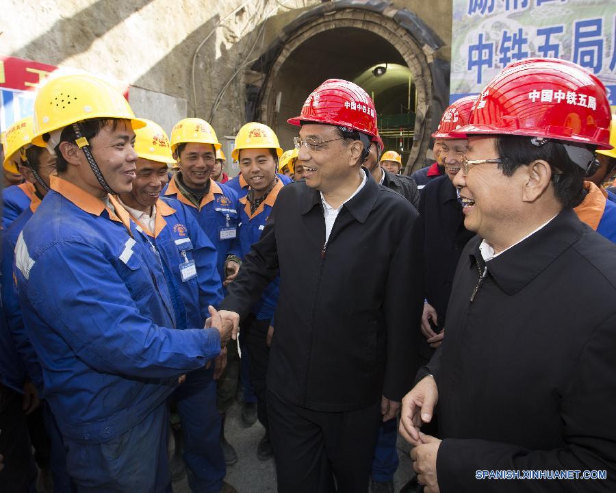 El Primer ministro de China, Li Keqiang, exhortó a las provincias centrales y occidentales del país a aumentar los esfuerzos en favor del crecimiento económico, durante una visita de tres días que realizó al occidente de China.