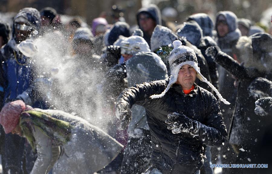 U.S.-WASHINGTON D.C.-SNOWBALL FIGHT