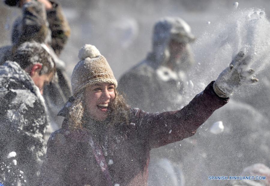 U.S.-WASHINGTON D.C.-SNOWBALL FIGHT