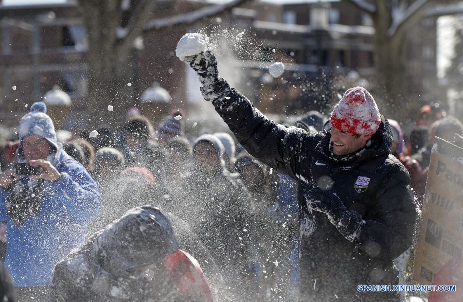 U.S.-WASHINGTON D.C.-SNOWBALL FIGHT