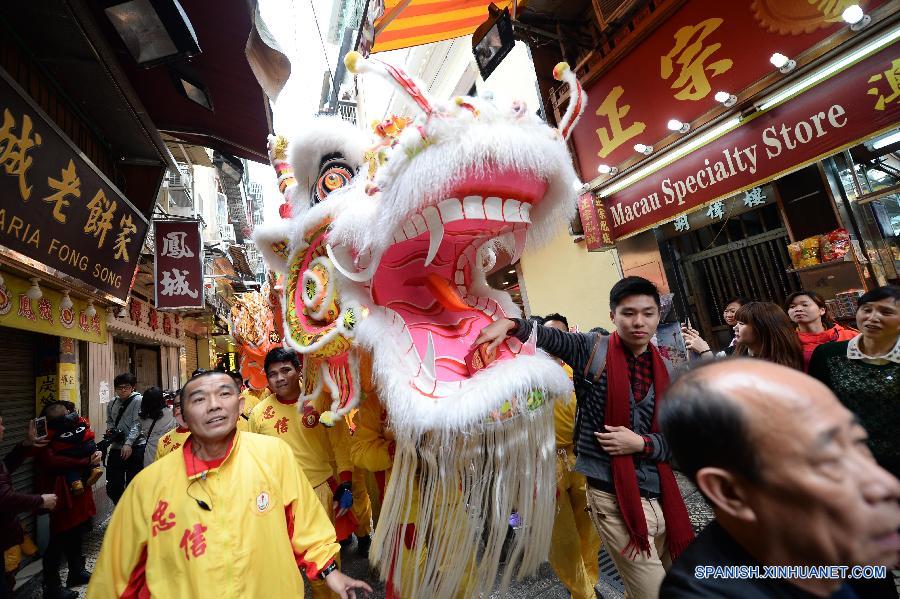 CHINA-MACAO-LUNAR NEW YEAR-DRAGON DANCE (CN)