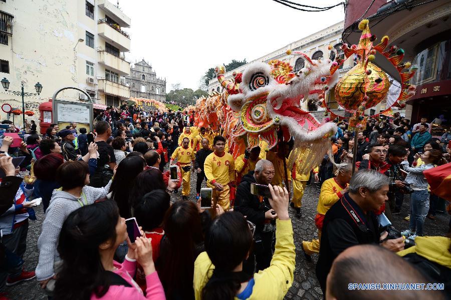 CHINA-MACAO-LUNAR NEW YEAR-DRAGON DANCE (CN)