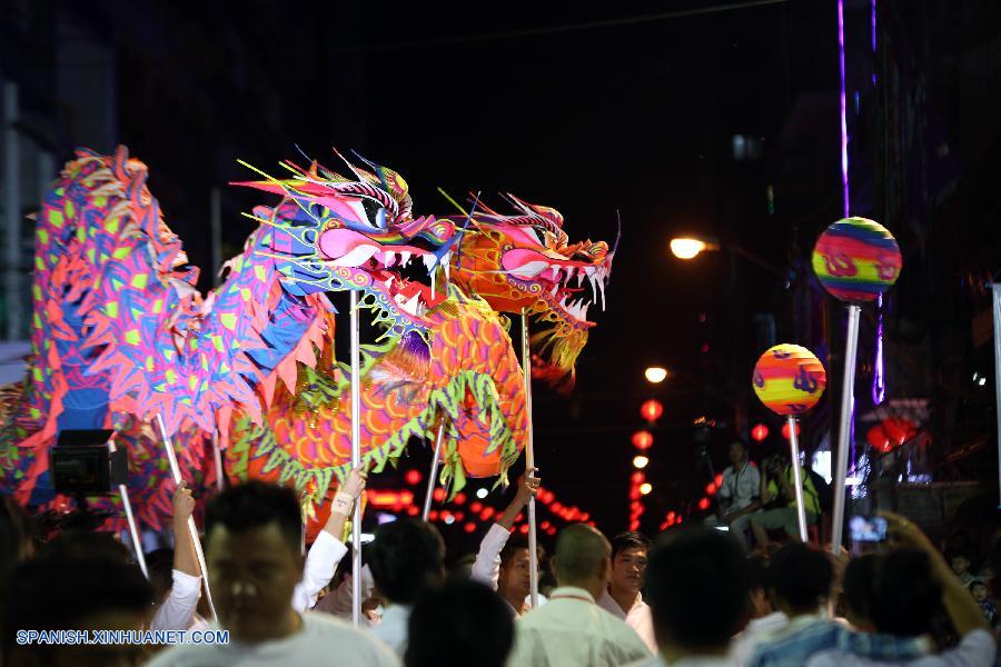 Myanmar: Competencia de danza de león y dragón para celebrar Año Nuevo Chino en Yangon