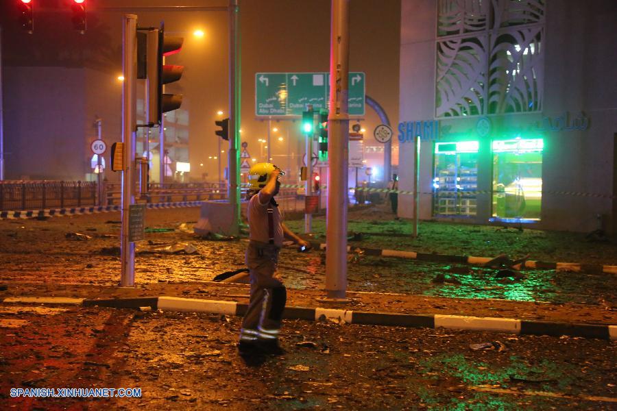 Uno de los rascacielos más altos del mundo, ubicado en el distrito de la Marina de Dubái, se incendió hoy, por lo que miles de residentes fueron evacuados desde la torre Marina Torch y otros edificios circundantes.