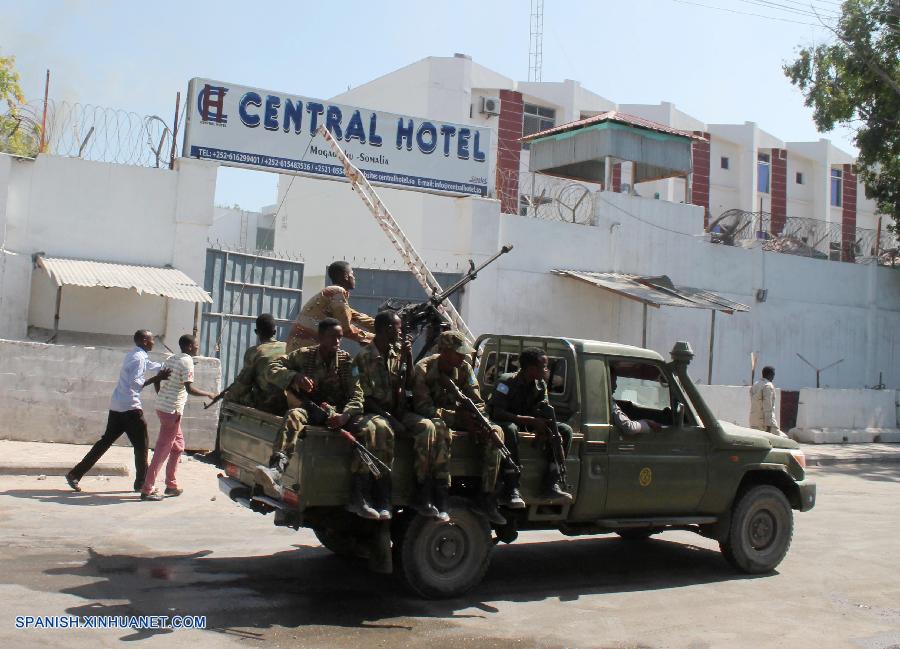Al menos 28 personas murieron y 54 resultaron heridas en un ataque suicida perpetrado el viernes en un hotel de Mogadiscio, capital de Somalia, indicó hoy el gobierno somalí.