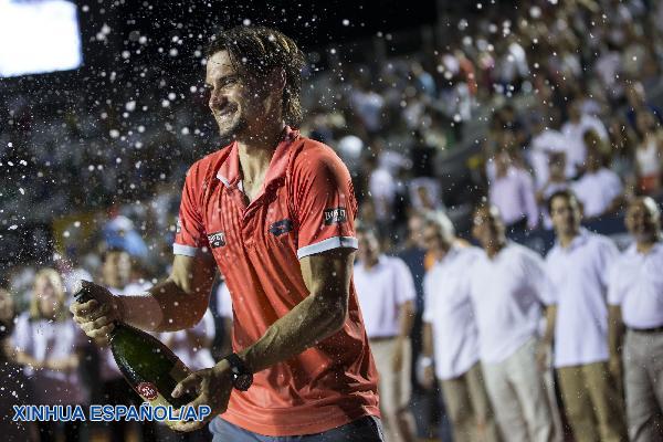 El tenista español David Ferrer se proclamó hoy campeón de la segunda edición del Abierto de Río, único torneo ATP 500 de Sudamérica, tras imponerse en dos sets por 6-2, 6-3 sobre el italiano Fabio Fognini.