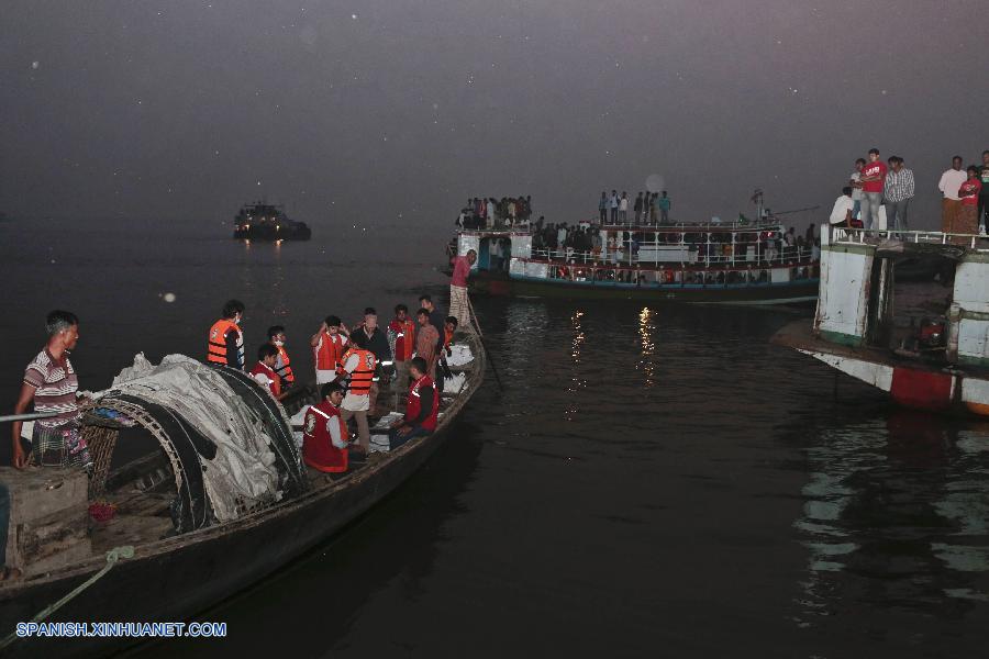 La cifra de fallecidos en el accidente de un ferry ocurrido el domingo en un río del distrito de Manikganj, en el oeste de Bangladés, ha ascendido hasta las 65, después de que otros 24 cadáveres fuesen encontrados en las últimas horas, informaron este lunes los medios locales.