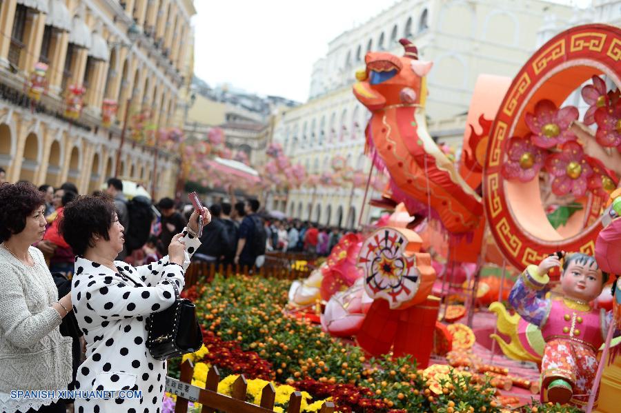 Muchos turistas pasan vacaciones de Fiesta de Primavera en Macao
