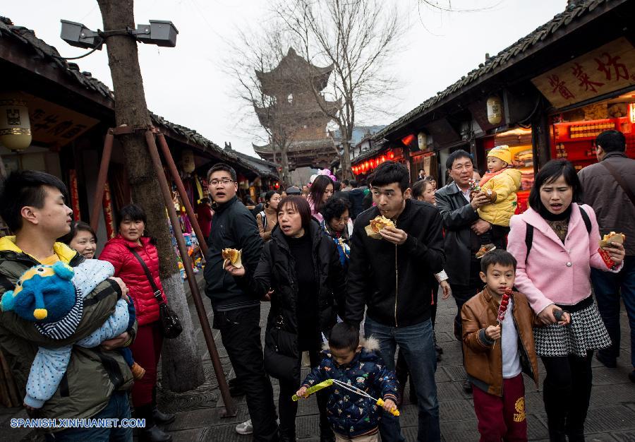 Sichuan: Comida de Ciudad Langzhong atrae muchos turistas en vacaciones de Fiesta de Primavera