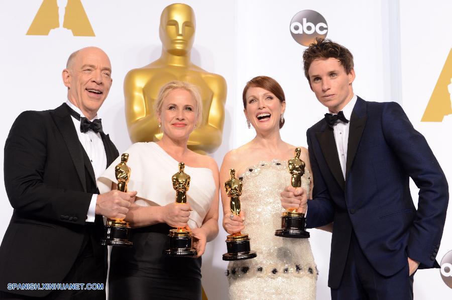 Eddie Redmayne y Julianne Moore ganaron la noche de este domingo el Oscar al mejor actor y la mejor actriz durante la 87ª edición de la ceremonia de los Premios de la Academia en el Dolby Theatre de Hollywood.