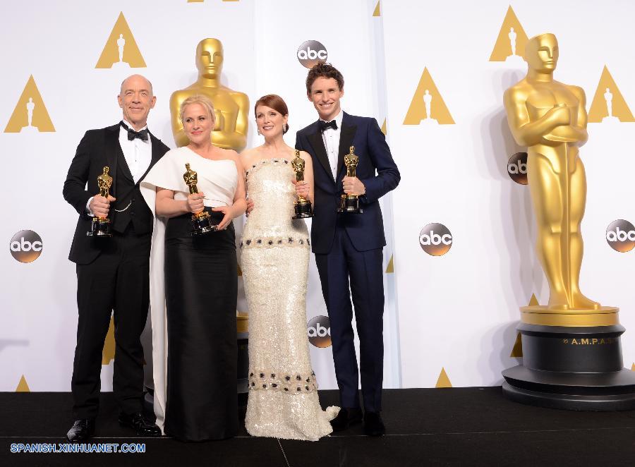 Eddie Redmayne y Julianne Moore ganaron la noche de este domingo el Oscar al mejor actor y la mejor actriz durante la 87ª edición de la ceremonia de los Premios de la Academia en el Dolby Theatre de Hollywood.