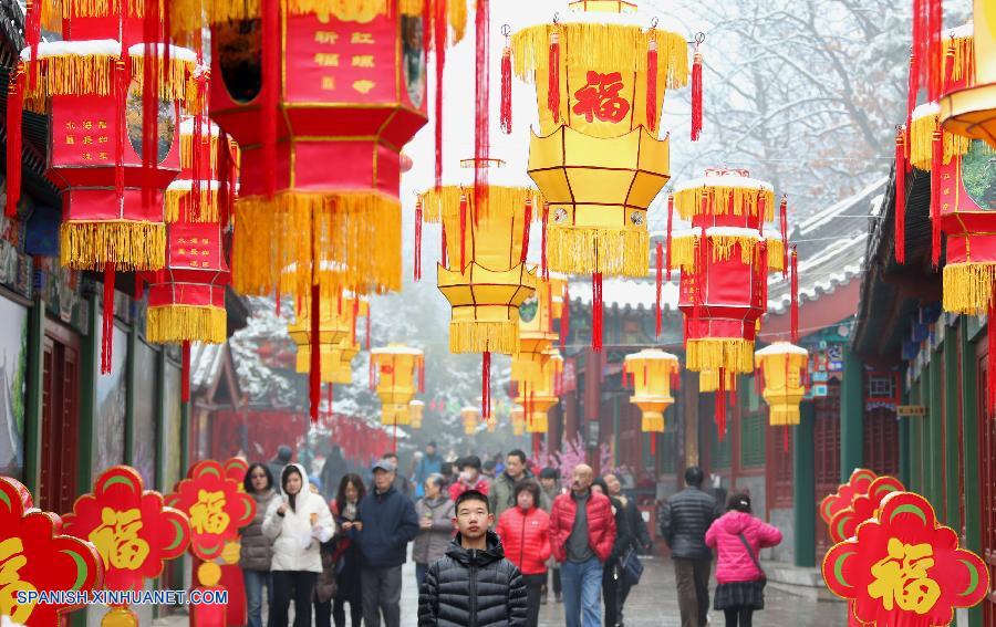 Muchos chinos viajan en vacaciones de Fiesta de Primavera