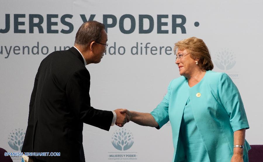 La presidenta chilena Michelle Bachelet, el secretario general de Naciones Unidas, Ban Ki-Moon y la secretaria ejecutiva de ONU Mujeres, Phumzile Mlambo-Ngcuka, clausuraron hoy el encuentro de alto nivel por la equidad de género, ONU Mujeres en Santiago de Chile.