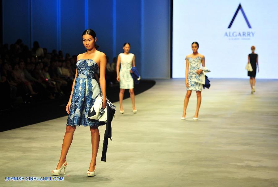 Semana de la moda en Yakarta: Creaciones de Albert Yanuar