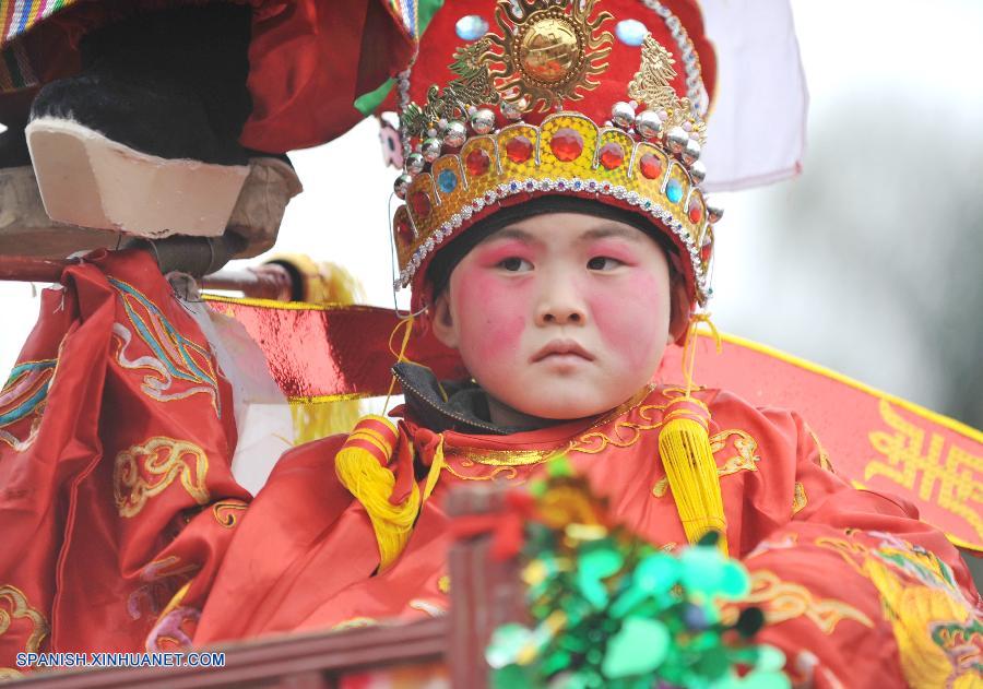 Celebración de Fiesta de Faroles: Desfile Zougushi en Fujian