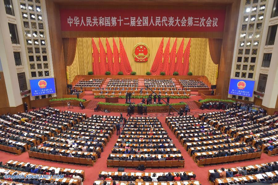La XII Asamblea Popular Nacional (APN), el máximo órgano legislativo de China, inauguró hoy jueves por la mañana su tercera sesión anual en el Gran Palacio del Pueblo, en el centro de Beijing.