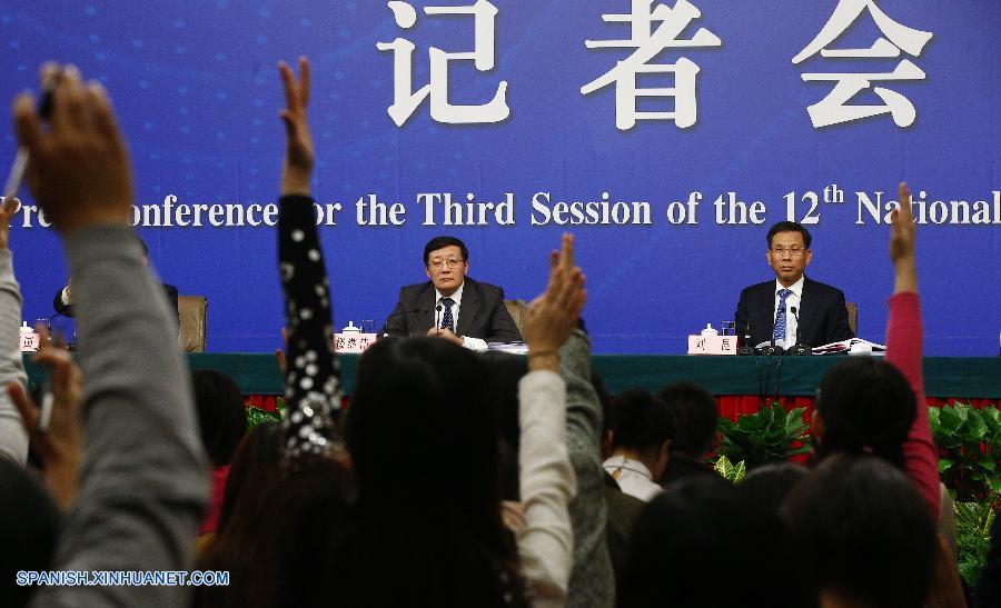 China continuará emitiendo bonos del tesoro en yuanes en la Región Administrativa Especial de Hong Kong, confirmó hoy viernes el ministro de Hacienda, Lou Jiwei, en una rueda de prensa en el marco de la actual sesión anual de la Asamblea Popular Nacional (APN).