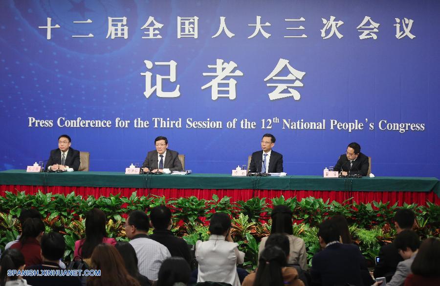 El ministro de Hacienda chino Lou Jiwei defendió hoy viernes la política fiscal moderadamente expansiva del país, afirmando que es necesaria a la hora de enfrentarse a la presión a la baja de la economía.
