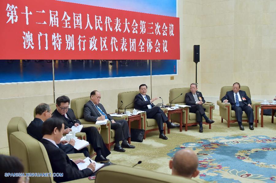 Zhang Dejiang, presidente del Comité Permanente de la APN, participó en las deliberaciones con diputados de las regiones administrativas especiales de Hong Kong y Macao.