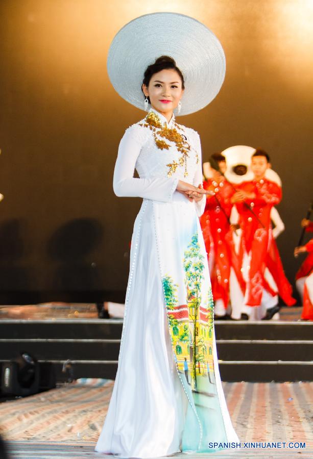 VIETNAM-HO CHI MINH CITY-AO DAI FESTIVAL