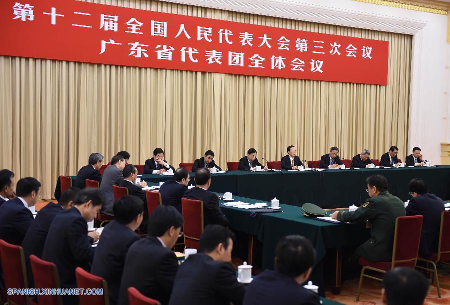 Los altos líderes chinos hicieron un llamamiento hoy martes a que se hagan mayores esfuerzos en la lucha contra la pobreza y la corrupción durante su reunión con los legisladores del país con ocasión de la sesión legislativa anual.