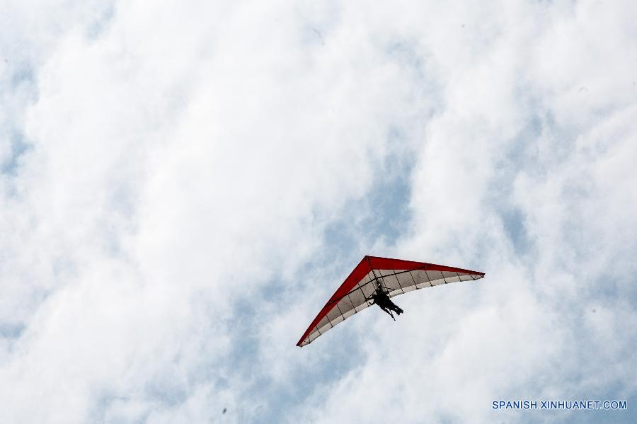 BRAZIL-RIO DE JANEIRO-PEDRA BONITA-GLIDING