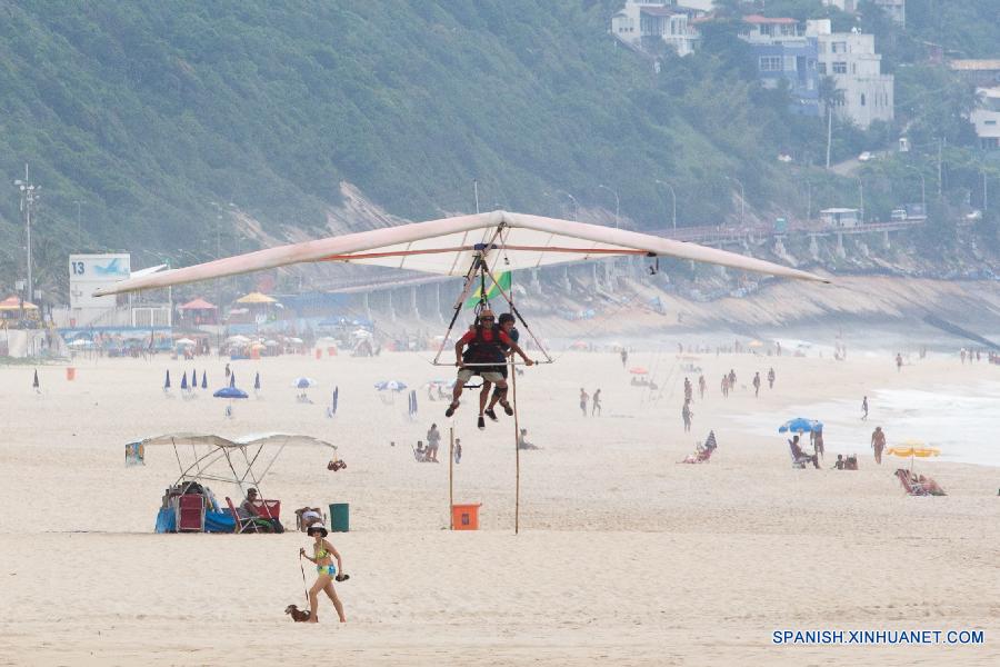 BRAZIL-RIO DE JANEIRO-PEDRA BONITA-GLIDING