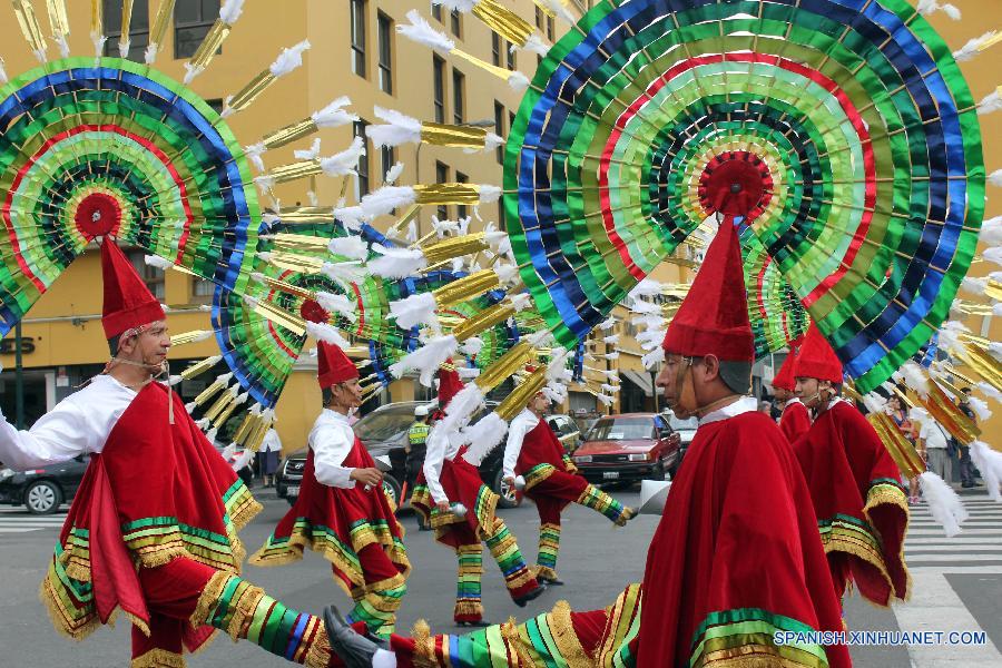 PERU-LIMA-SOCIETY-PARADE