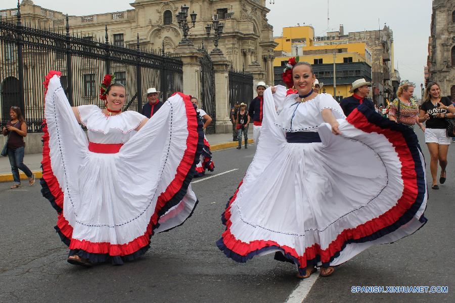 PERU-LIMA-SOCIETY-PARADE