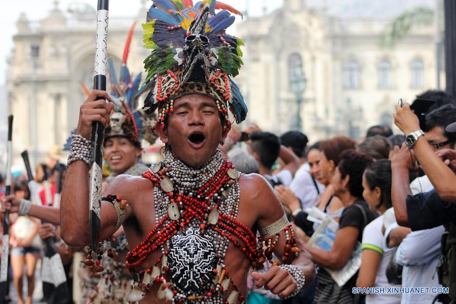 PERU-LIMA-SOCIETY-PARADE