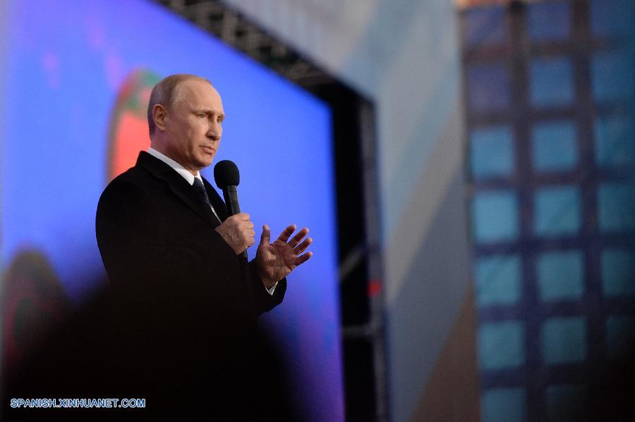 El presidente de Rusia, Vladimir Putin, exhortó hoy al pueblo ruso a hacer frente a los desafíos externos al celebrar el primer aniversario de la incorporación de Crimea al país.