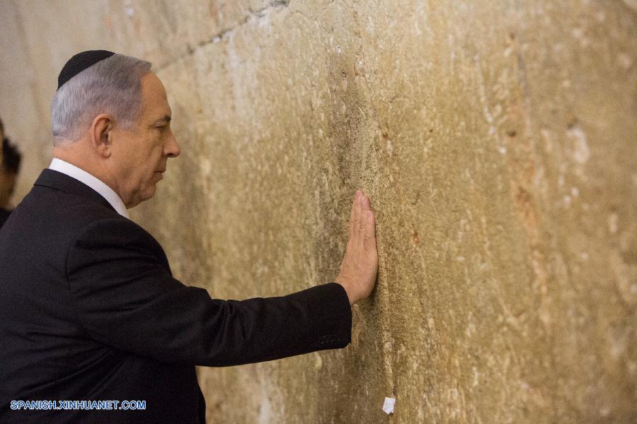 El primer ministro de Israel, Benjamin Netanyahu, dijo hoy que se siente emocionado por haber sido elegido para otro periodo en el cargo, luego de los resultados que lo colocaron como ganador de las elecciones del martes.