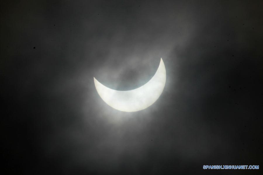 RUSSIA-SAN PETERSBURGO-SOLAR ECLIPSE