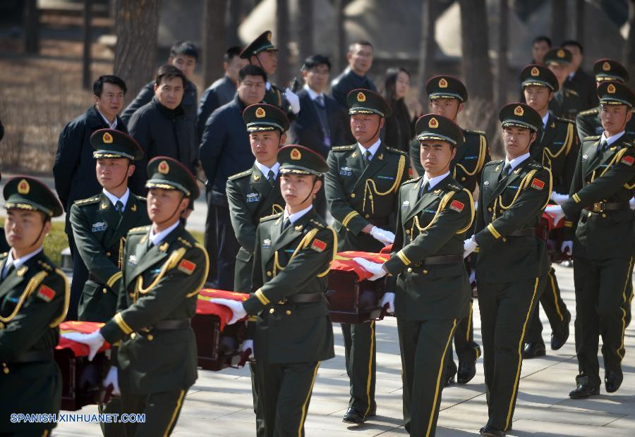 Con las notas del himno nacional sonando en el aire, China celebró hoy sábado una ceremonia para enterrar a 68 soldados que perdieron la vida durante la Guerra de Corea de 1950-53, cuyos restos fueron devueltos por la República de Corea.