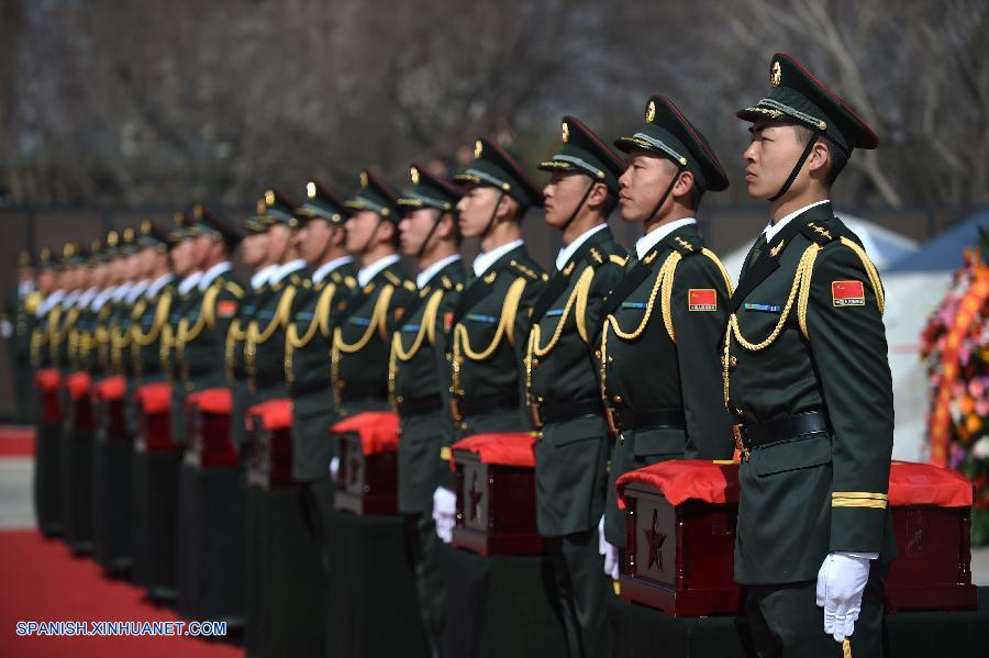 Con las notas del himno nacional sonando en el aire, China celebró hoy sábado una ceremonia para enterrar a 68 soldados que perdieron la vida durante la Guerra de Corea de 1950-53, cuyos restos fueron devueltos por la República de Corea.