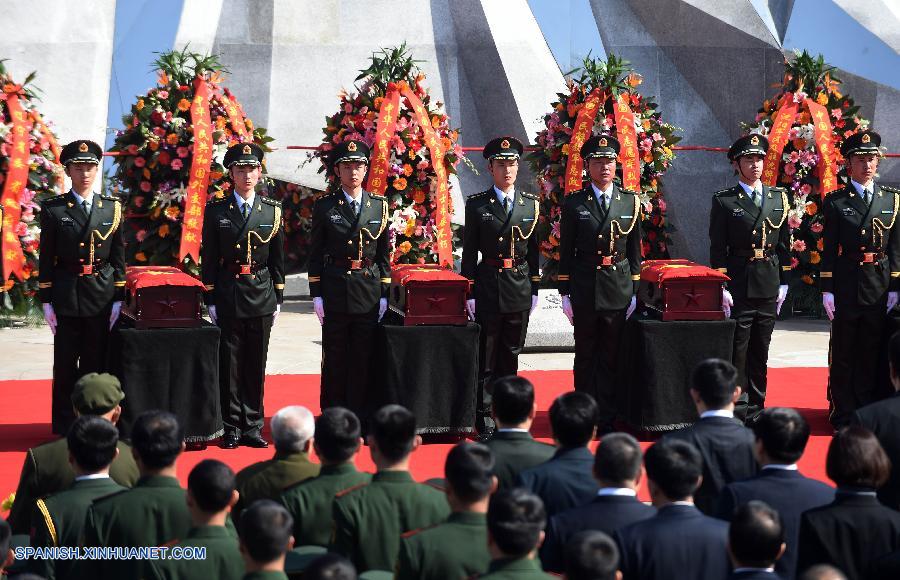 Con las notas del himno nacional sonando en el aire, China celebró hoy sábado una ceremonia para enterrar a 68 soldados que perdieron la vida durante la Guerra de Corea de 1950-53, cuyos restos fueron devueltos por la República de Corea.