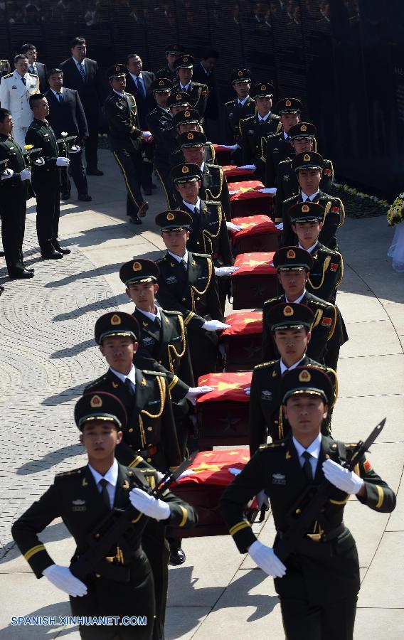 Con las notas del himno nacional sonando en el aire, China celebró hoy sábado una ceremonia para enterrar a 68 soldados que perdieron la vida durante la Guerra de Corea de 1950-53, cuyos restos fueron devueltos por la República de Corea.