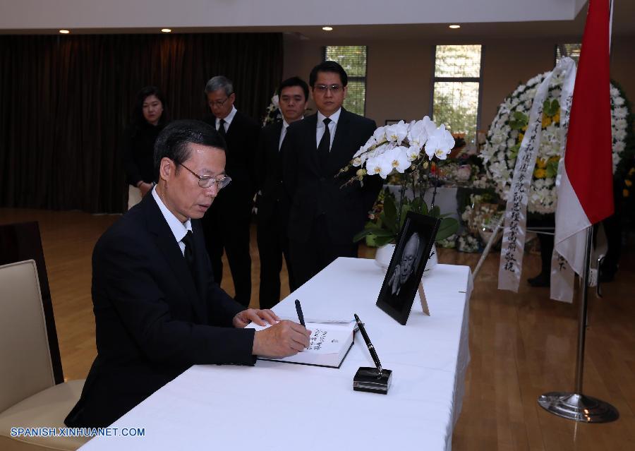 El viceprimer ministro chino Zhang Gaoli lamentó el fallecimiento del ex primer ministro y fundador de Singapur, Lee Kuan Yew, en la embajada singapurense en China hoy miércoles por la tarde.