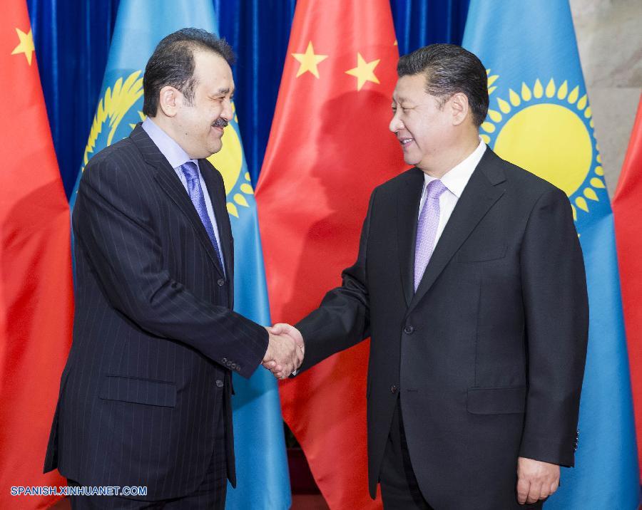 El presidente de China, Xi Jinping, se reunió hoy viernes en Beijing con el primer ministro kazajo, Karim Masimov, y pidió una mayor cooperación a través de la construcción conjunta de la Franja Económica de la Ruta de la Seda.