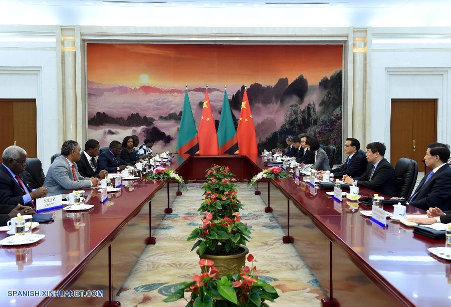 El primer ministro de China, Li Keqiang, se reunió hoy lunes en Beijing con el presidente zambiano, Edgar Lungu.