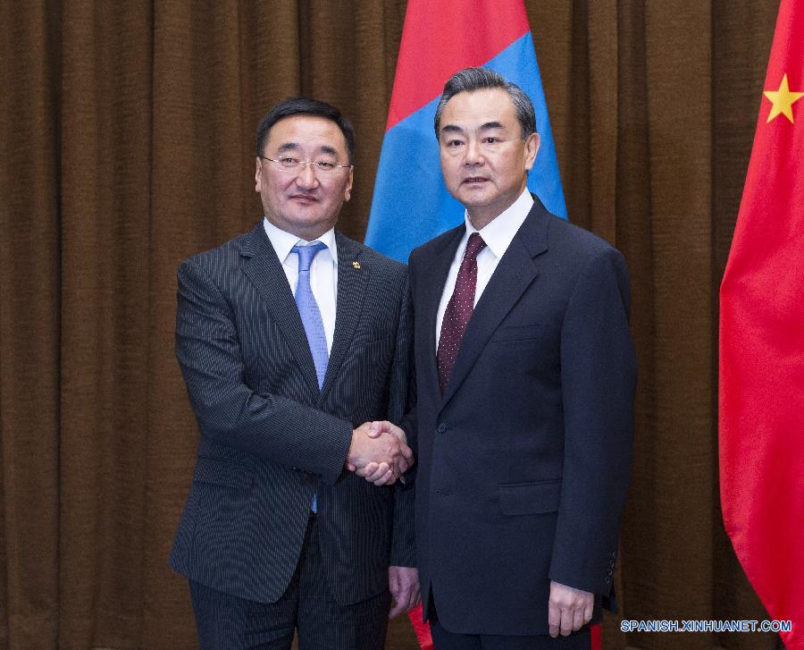 （XHDW）王毅与蒙古国外长普日布苏伦举行会谈