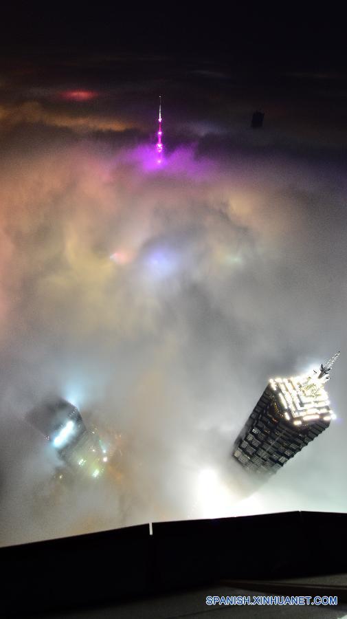 #CHINA-SHANGHAI-BUILDINGS IN FOG (CN)