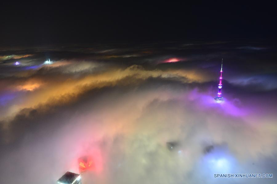 #CHINA-SHANGHAI-BUILDINGS IN FOG (CN)