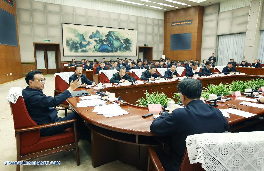China acelerará las exportaciones de equipo y promoverá la cooperación industrial con otros países en un esfuerzo por mejorar la economía de la nación y crear nuevas ventajas a través de una mayor apertura, declaró hoy el primer ministro chino Li Keqiang.