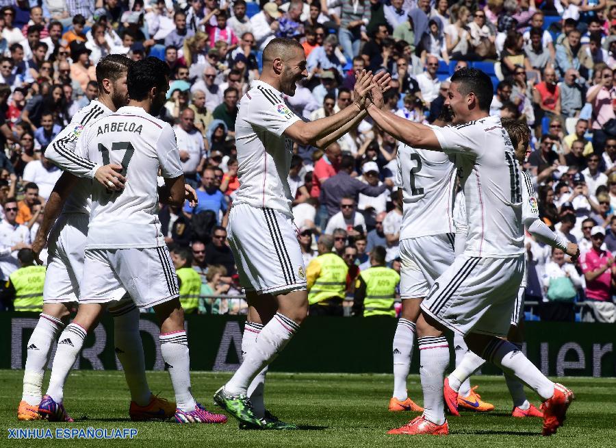 El Real Madrid goleó 9-1 a un inofensivo Granada en un partido disputado hoy en el estadio Santiago Bernabéu, con cinco goles del delantero portugués Cristiano Ronaldo.