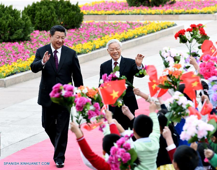 El presidente de China, Xi Jinping, y el secretario general del Partido Comunista de Vietnam (PCV), Nguyen Phu Trong, prometieron consolidar la amistad tradicional e impulsar la asociación cooperativa estratégica e integral entre los dos países durante las conversaciones entabladas hoy.