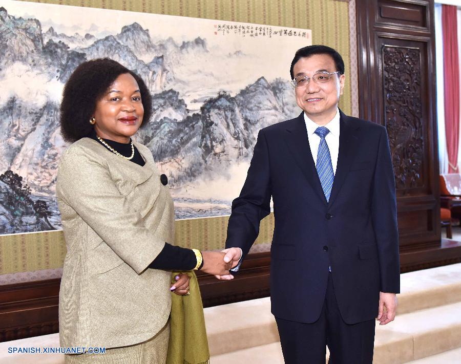 El primer ministro de China, Li Keqiang, se reunió hoy con la presidenta de la Asamblea Nacional de Sudáfrica, Baleka Mbete.